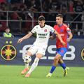Luca Stancu, în duelul cu FCSB. Foto: Imago