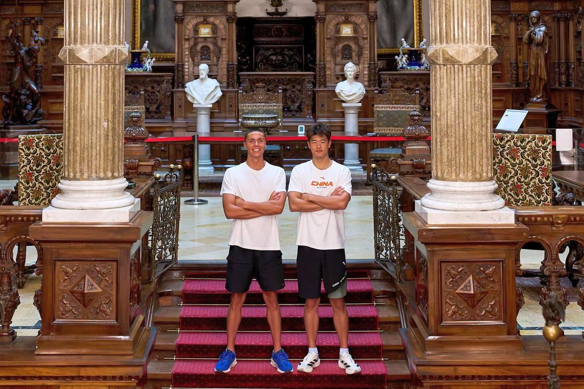 David Popovici și Pan Zhanle au stârnit zâmbete în excursie la Peleș » Ce a vrut să afle chinezul: „Există așa ceva aici?”