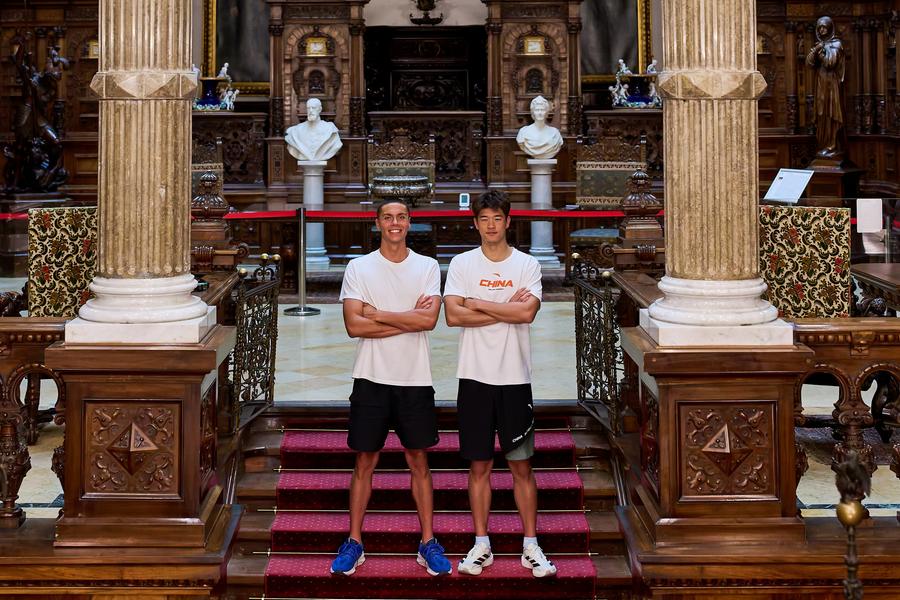 David Popovici și Pan Zhanle au vizitat Castelul Peleș. Foto: Raed Krishan Ce a făcut Pan Zhanle la prima competiție după cantonamentul cu David Popovici + Cum l-a schimbat experiența de la București