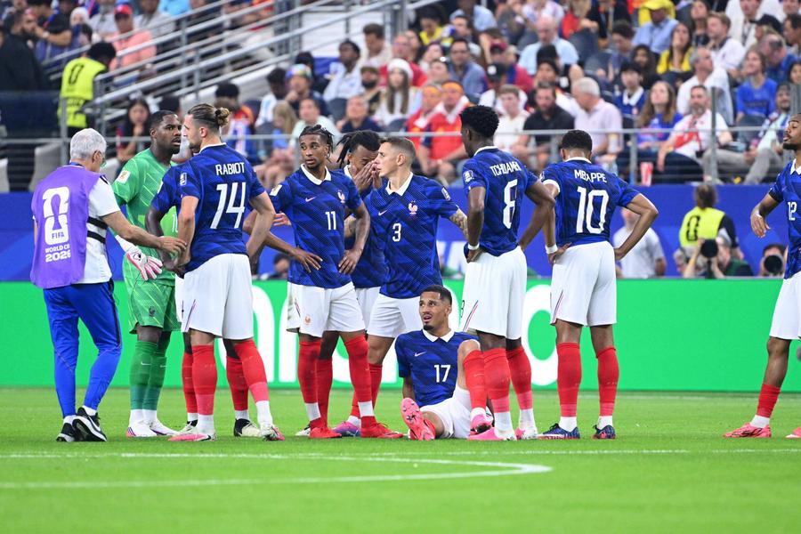 William Saliba a cerut să fie înlocuit în minutul 30 // FOTO Imago Images A jucat tot Mondialul cu o fractură la spate! Dezvăluirea incredibilă despre starul Franței