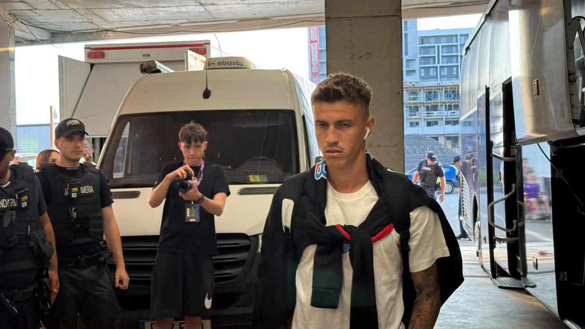 Fotbaliștii lui FCSB au mers pentru prima dată cu noul autocar