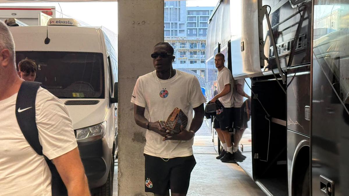 Fotbaliștii lui FCSB au mers pentru prima dată cu noul autocar