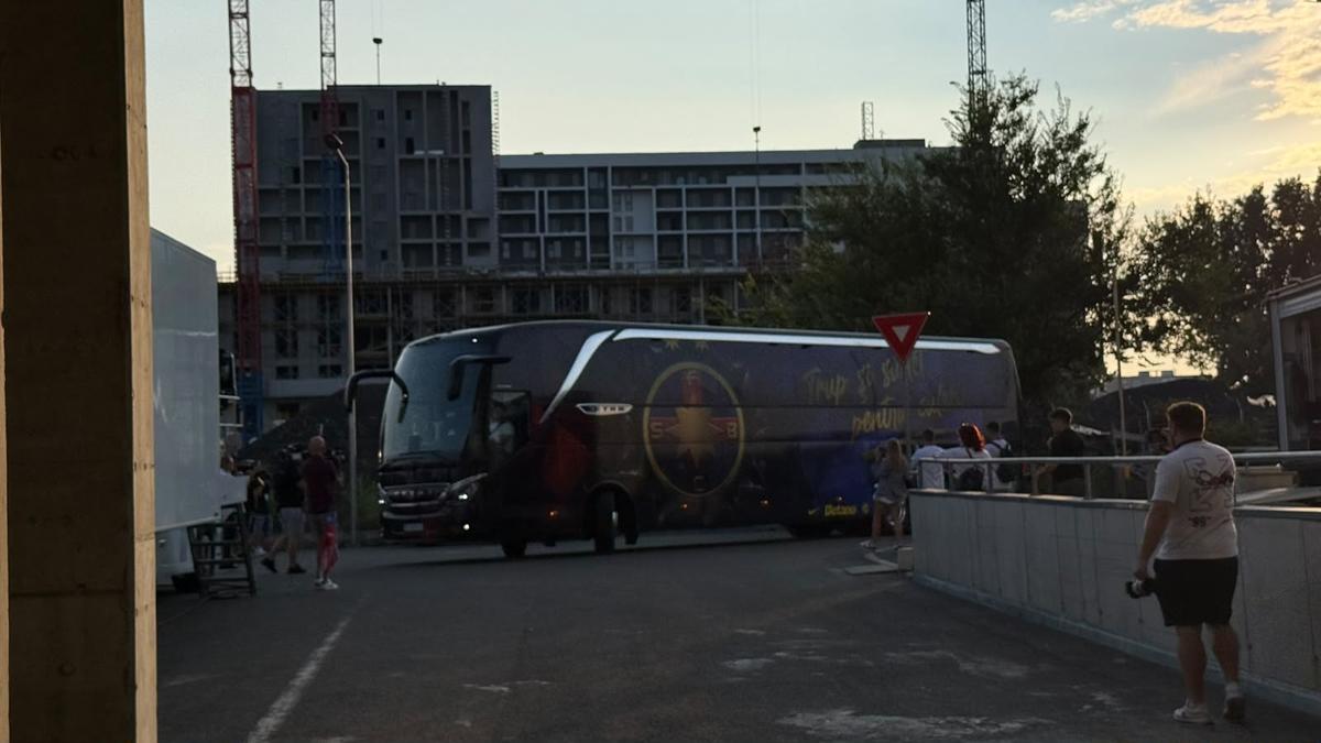 Fotbaliștii lui FCSB au mers pentru prima dată cu noul autocar