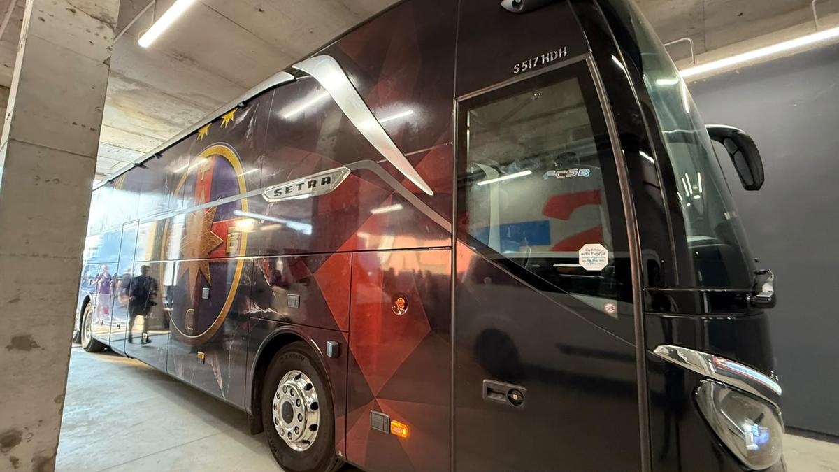 Fotbaliștii lui FCSB au mers pentru prima dată cu noul autocar