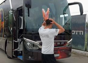 Și-au pus mâinile în cap când l-au văzut! » Cum arată noul autocar al lui FCSB, după colantare. Inaugurat astăzi, în Ghencea