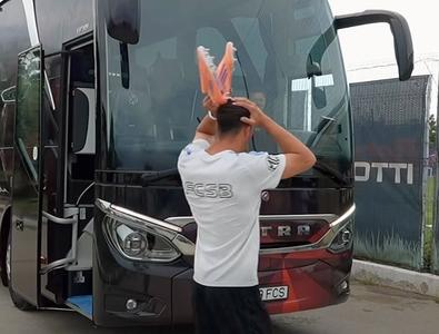 Și-au pus mâinile în cap când l-au văzut! » Cum arată noul autocar al lui ...