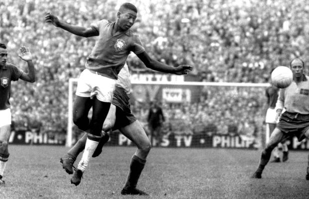 Tricoul lui Pele din finala Cupei Mondiale 1958, vândut pentru o sumă COLOSALĂ