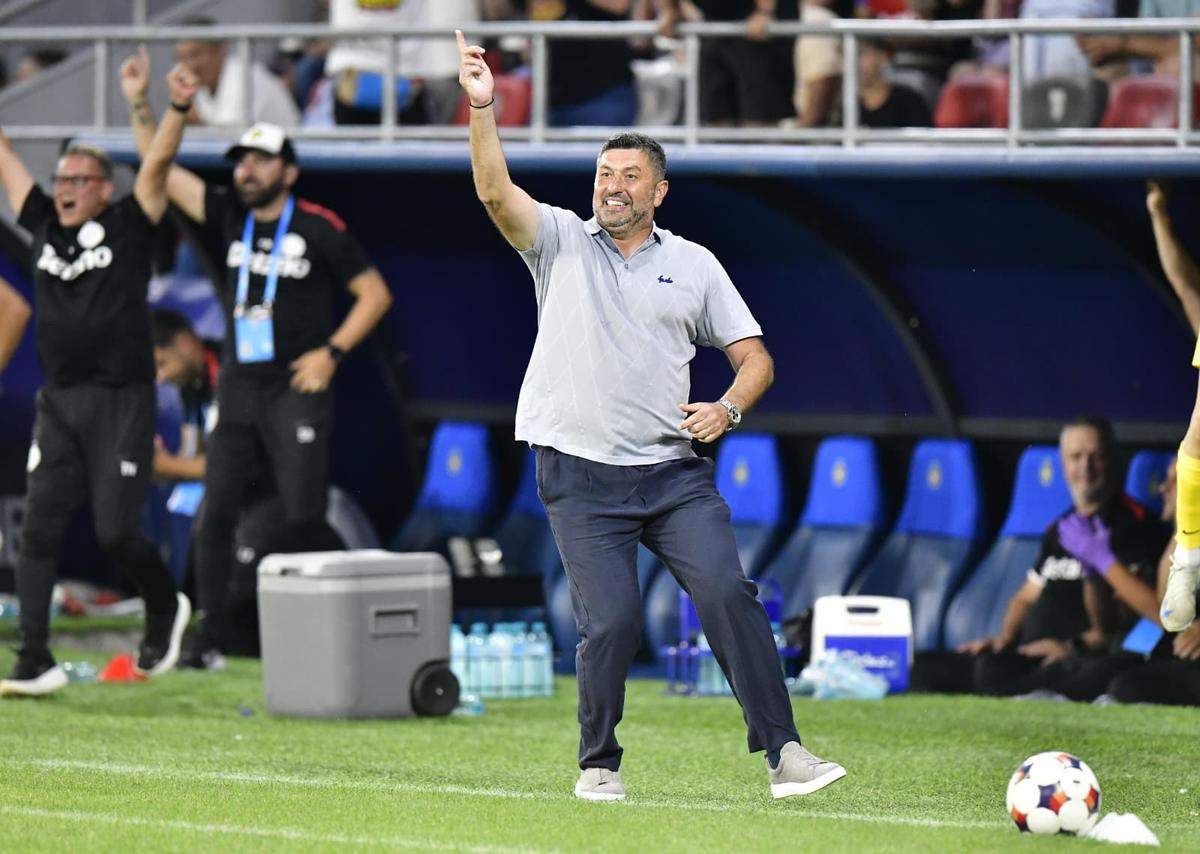 Tăiați cu „șeptarul” » Tavi Popescu a luat pe cont propriu FCSB - FC Argeș și l-a tranșat prin două faze