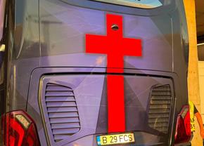 Crucea mutată pe spate! » Cum arată noul autocar al lui FCSB, după colantare: imagini din Ghencea