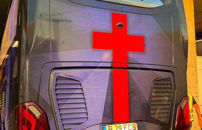 Crucea mutată pe spate! » Cum arată noul autocar al lui FCSB, după colantare: imagini din Ghencea