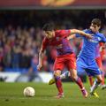 Oscar (aici în duel cu Cristi Tănase) era un fotbalist important al lui Chelsea atunci când s-a transferat în China //
Foto Cristi Preda (GSP)