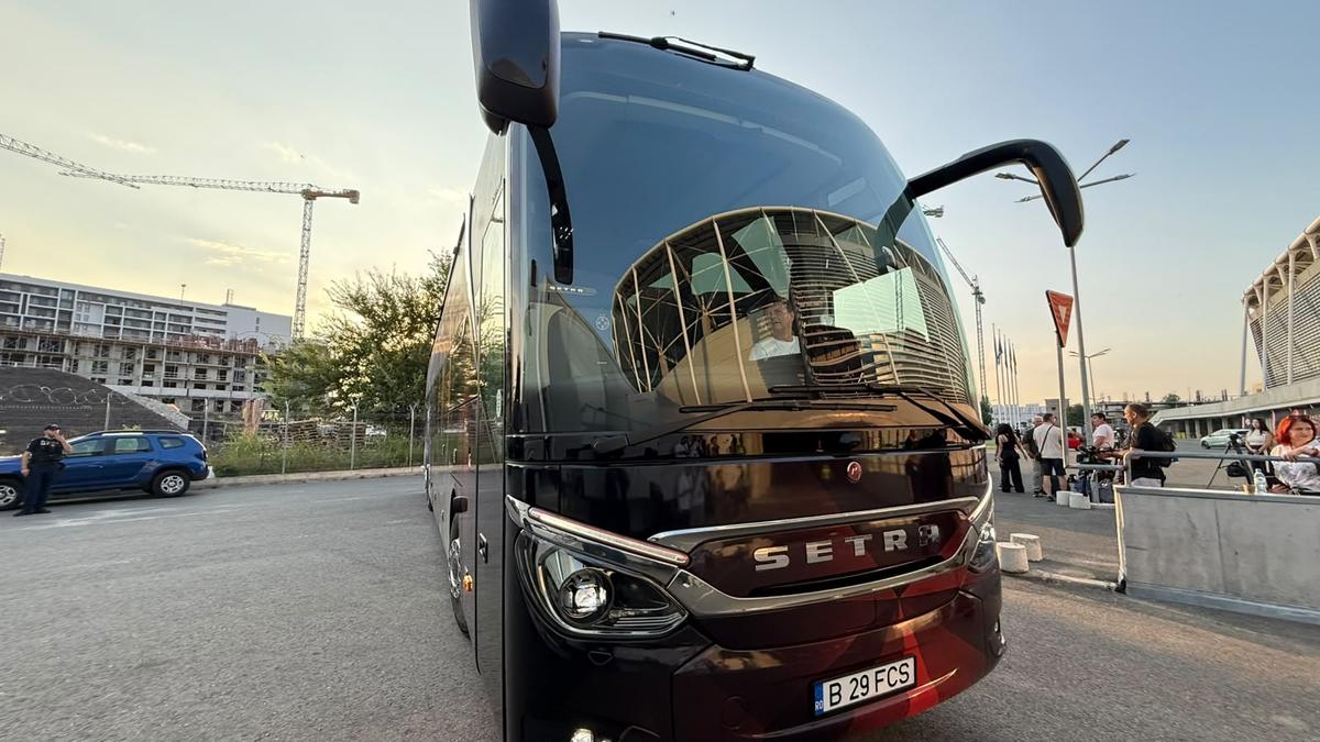 Fotbaliștii lui FCSB au mers pentru prima dată cu noul autocar