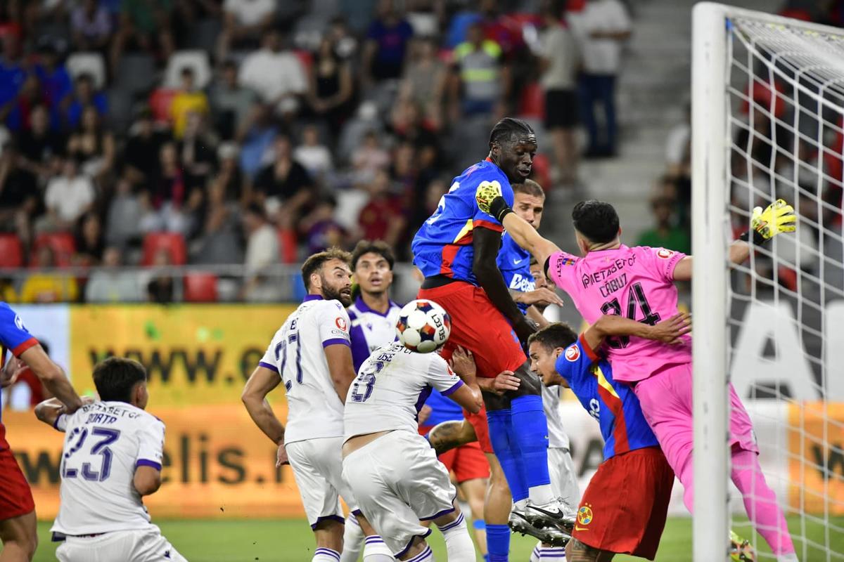 Tăiați cu „șeptarul” » Tavi Popescu a luat pe cont propriu FCSB - FC Argeș și l-a tranșat prin două faze