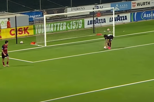 Faza săptămânii în Europa! Căpitanul a pus deliberat mâna pe minge în propriul careu, penalty și s-a declanșat urgia!
