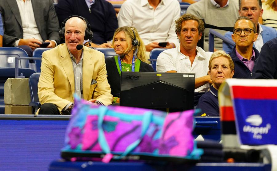 Brad Gilbert (cu lavalieră), fostul antrenor al lui Andre Agassi, Andy Roddick, Andy Murray și Coco Gauff/Foto: Imago Images Fostul antrenor al lui Andre Agassi și Andy Murray crede că Jannik Sinner și Carlos Alcaraz nu sunt în top 10 all-time
