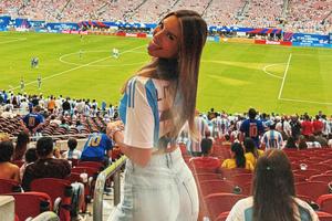 L-a urmărit de pe stadion și i-a transmis un mesaj eroului Argentinei