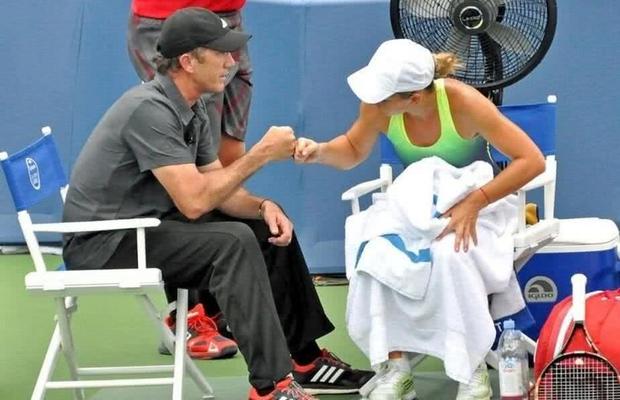 FOTO Simona Halep, chinuită de staff-ul său! Îi cere ajutorul lui Darren Cahill :D