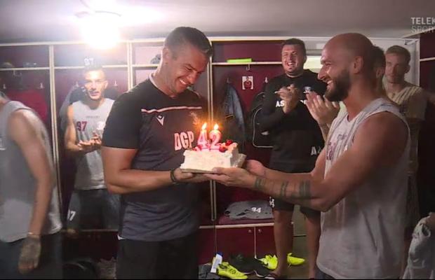 VIDEO Rapidiștii l-au surprins pe Daniel Pancu de ziua lui! Jucătorii i-au cântat în vestiar: „Le-am marcat viața”