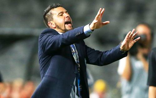 Al Ittihad, echipa antrenată de Cosmin Contra (46 ani), a obținut o nouă victorie în campionatul Arabiei Saudite, scor 2-1 împotriva lui Damac, joi, pe teren propriu.