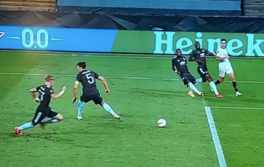 Ironii pentru cel mai scump fundaș din istorie, după semifinala Europa League: „No look defending”