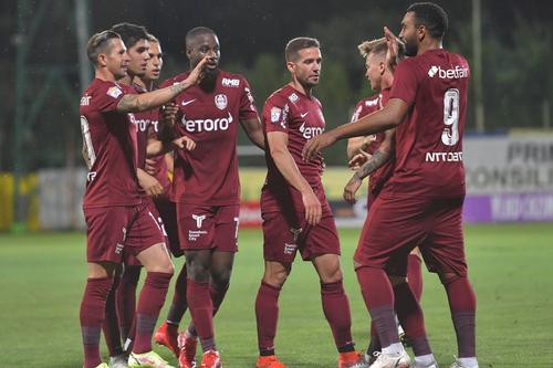 Billel Omrani (primul din dreapta) este dorit de Konyaspor // foto: Imago