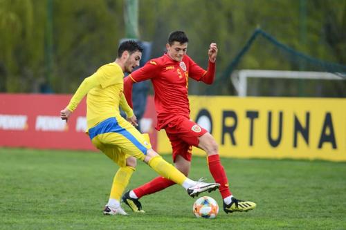 Mario Tudose (în roșu) // foto: Facebook @ Fotbal Club Arges Pitesti