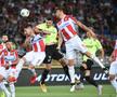 Denis Ciobotariu (centru, în duelul aerian), în Steaua Roșie Belgrad - CFR Cluj // foto: Imago