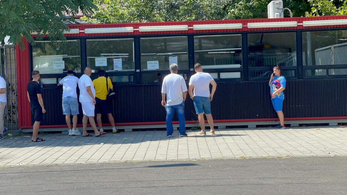 S-au „activat” bișnițarii înainte de FCSB - Viking » Cât au ajuns să coste biletele pe „piața neagră”