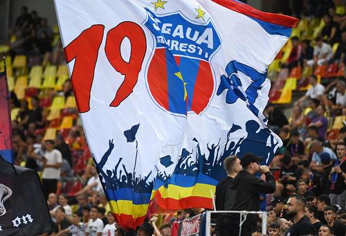 Steag afișat de fanii FCSB la cel mai recent meci, duelul de campionat cu Chindia, 3-2 // foto: Imago Images