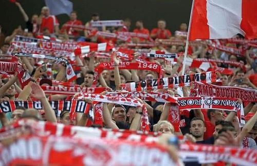 Unul dintre acționarii minoritari ai „câinilor”, Dinamo Socios (0,03 la sută), a transmis suporterilor că a angajat avocați care să studieze dacă deciziile luate în cadrul Adunării Acționarilor de la club au cadru legal