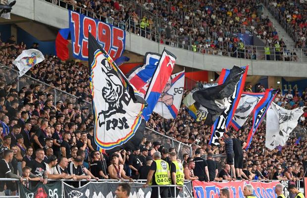 Suporterii de la FCSB, atac la gloriile Stelei: „Cum nu ne știți? Suntem cei care am mers la Becali și l-am rugat să nu vă dea afară!” + „ Dacă are bărbăție, să accepte provocarea!”