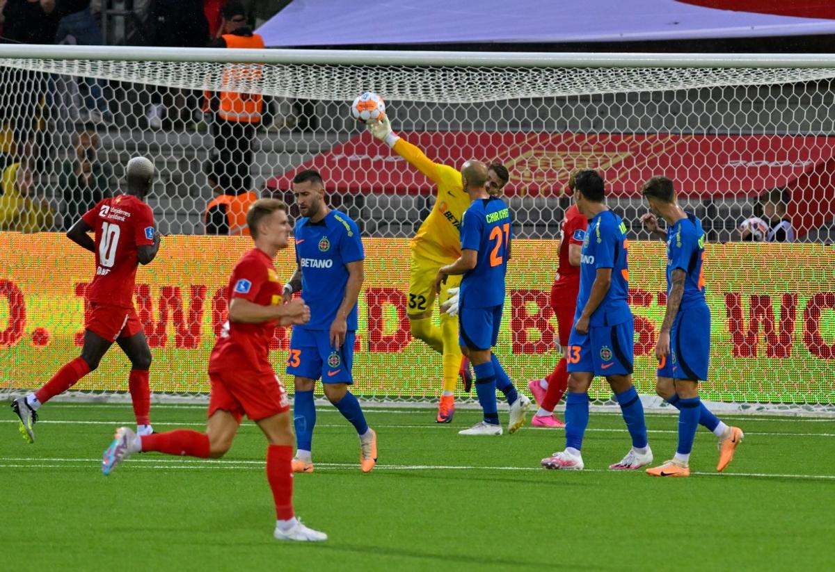 Darius Olaru acuză după Nordsjaelland - FCSB: „Am simțit că arbitrul e puțin de partea lor”