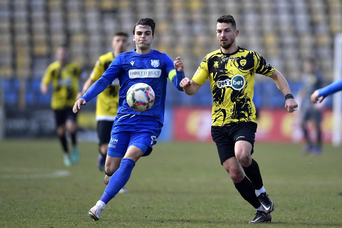În urmă cu 3 sezoane era mare speranță în Superliga. Acum, fotbalistul format de Dinamo și Inter pozează ca fotomodel
