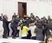 Un fost fotbalist a provocat o bătaie generală în parlamentul Turciei: pumni, sânge pe podea și acuzații de terorism!