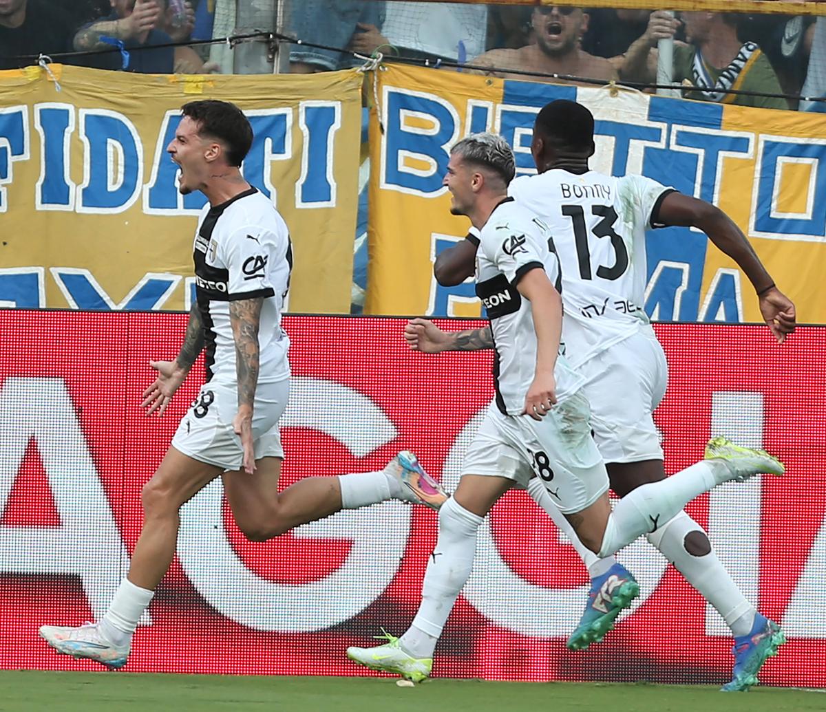 Ce note au primit Dennis Man și Mihăilă la revenirea Parmei în Serie A: „A deblocat meciul!”