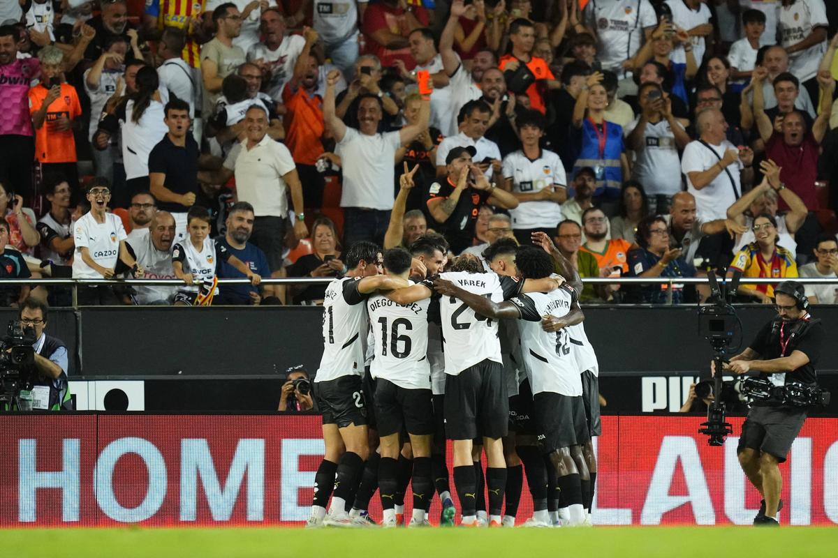 Reacția lui Hansi Flick, după ce Lamine Yamal a fost aplaudat de fanii Valenciei pe Mestalla: „Nu m-a mirat”
