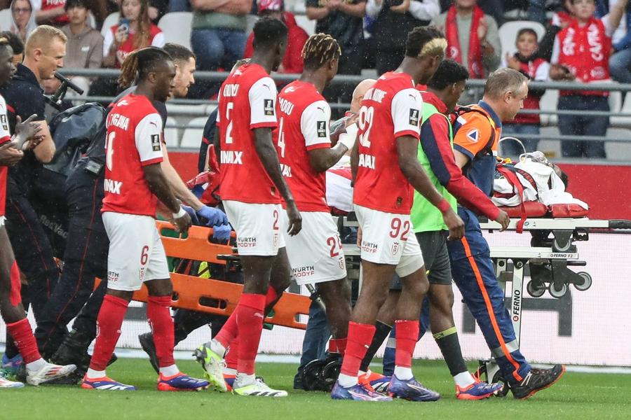Accidentare Angel Gomes / Foto: Imago Meciul Reims - Lille, întrerupt 34 de minute din cauza unei accidentări horror » Care e situația lui Angel Gomes