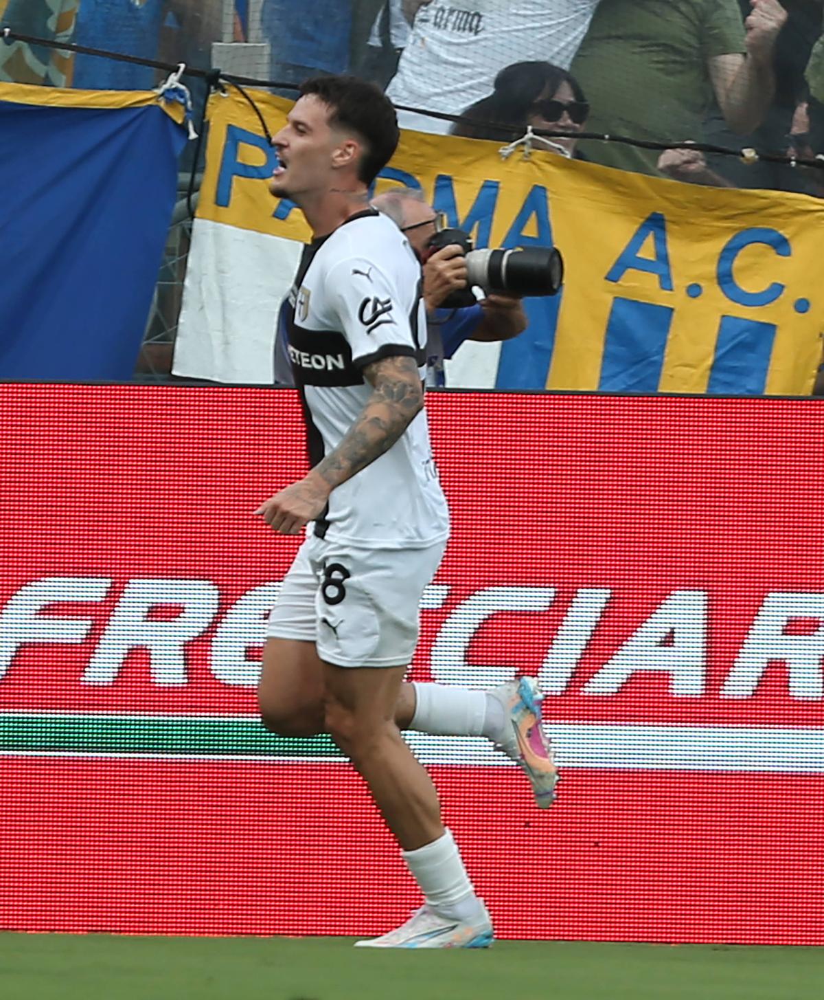 Ce note au primit Dennis Man și Mihăilă la revenirea Parmei în Serie A: „A deblocat meciul!”