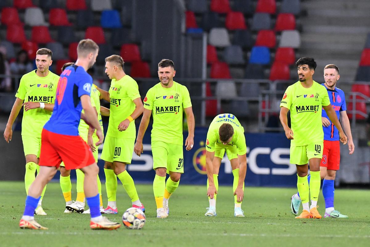 Se schimbă echipa de start la FCSB » Noul preferat al lui Becali amenință poziția vedetelor