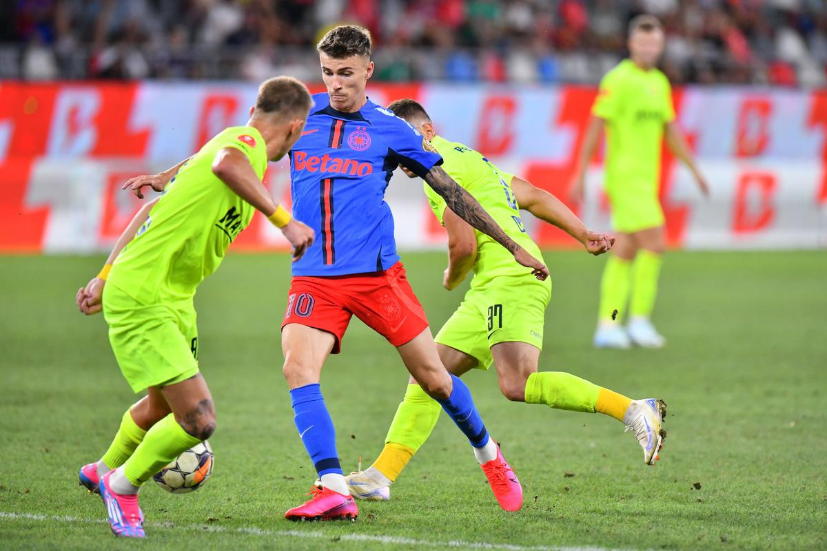 Scene scandaloase în Ghencea » Ce a pățit „centralul” Ionuț Coza în drumul către vestiare, la finalul meciului FCSB - Poli Iași