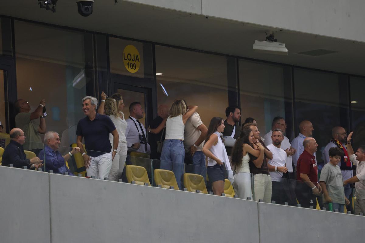 Cum au fost surprinși Dan și Diana Șucu, imediat după fluierul final din Rapid - FCSB 2-2: „Și Dumnezeu ne iubește”