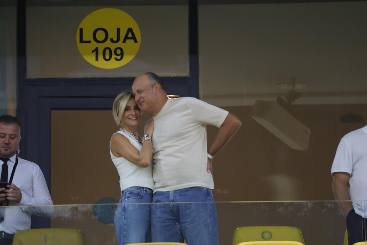 Cum au fost surprinși Dan și Diana Șucu, imediat după fluierul final din Rapid - FCSB 2-2: „Și Dumnezeu ne iubește”