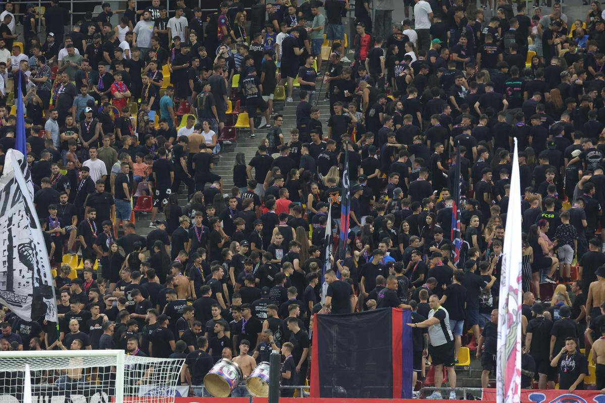 „Imnul Golanilor”, torțe, rasism și înjurături » Cum a arătat debutul meciului Rapid - FCSB