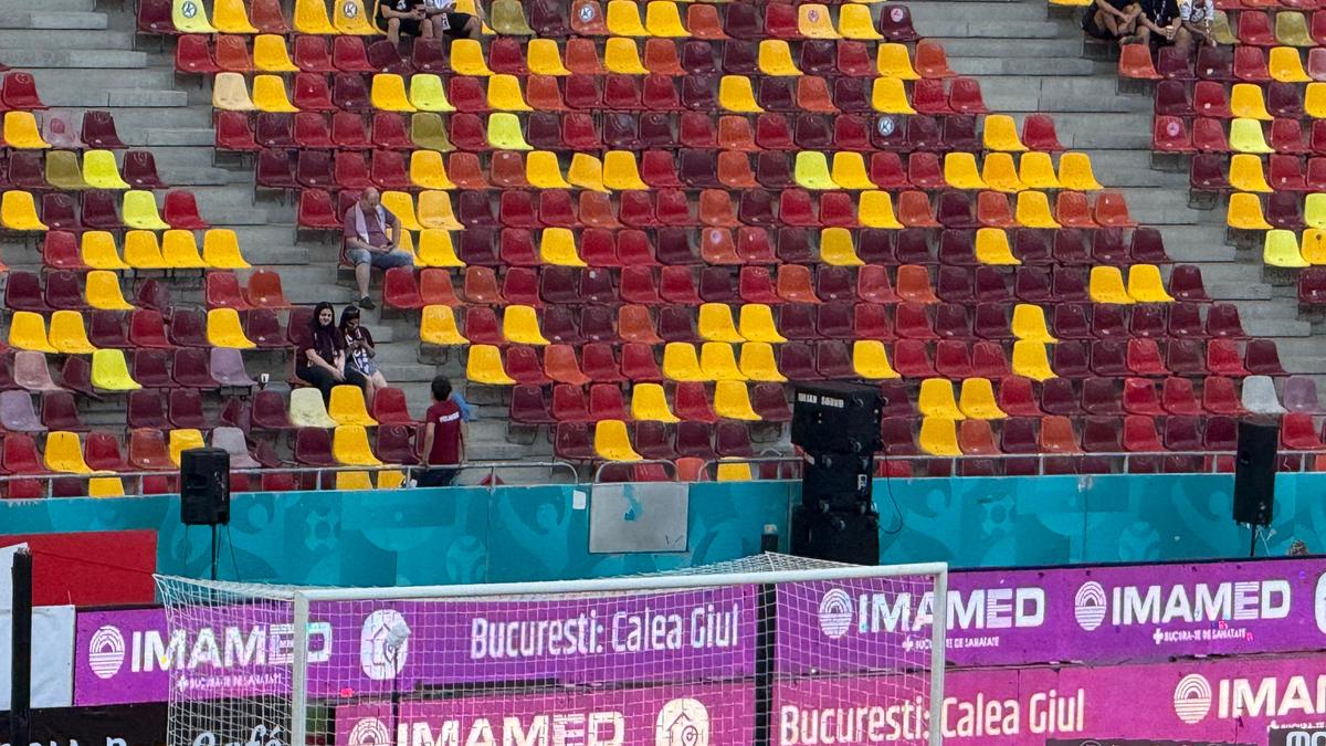 Galeria Rapidului încalcă regulamentul FRF la derby-ul cu FCSB