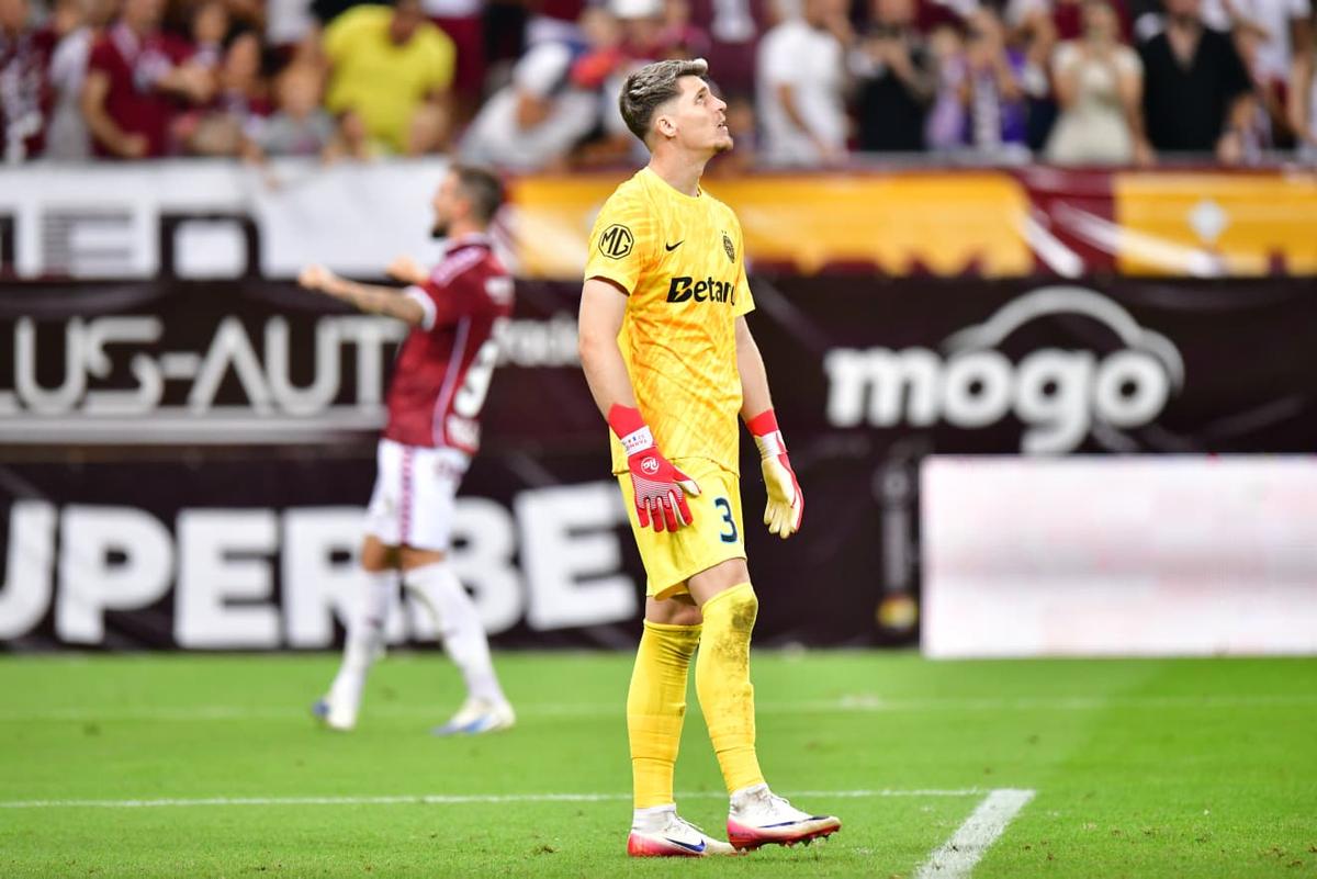 Ce s-a întâmplat pe teren, imediat după nebunia din Rapid - FCSB