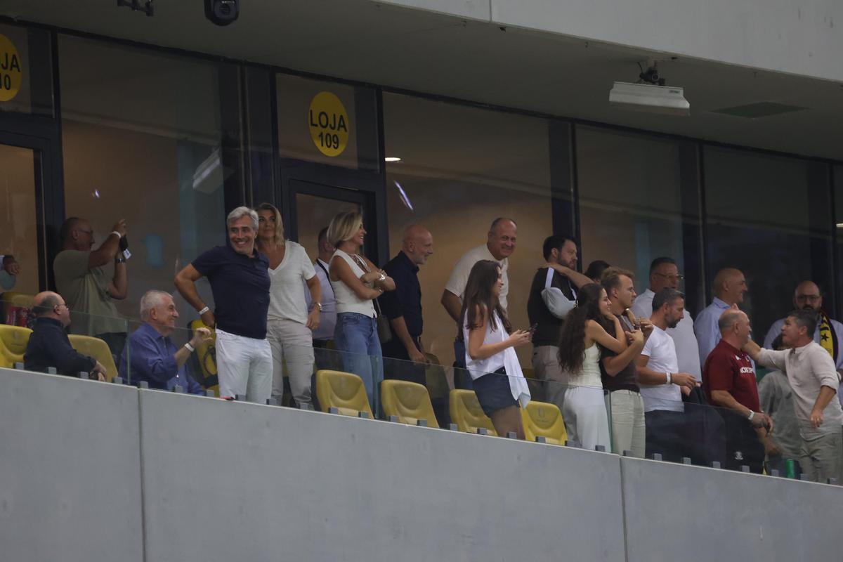 Cum au fost surprinși Dan și Diana Șucu, imediat după fluierul final din Rapid - FCSB 2-2: „Și Dumnezeu ne iubește”