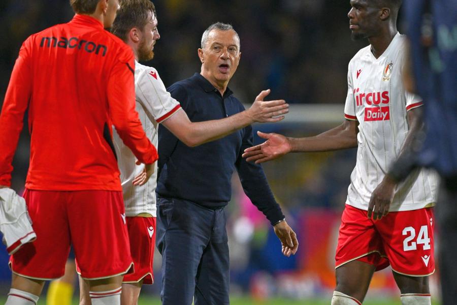 Mircea Rednic și Josue Homawoo, după Union Saint-Gilloise - Standard Liege // foto: Imago Singurul analist din Belgia care îl mai apără pe Mircea Rednic: „Antrenorul potrivit pentru Standard”
