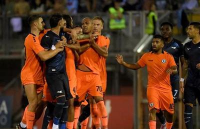 Imagini incredibile » Bătaie și haos în amicalul Lazio - Atromitos!