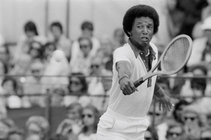 Arthur Ashe Foto: Guliver/GettyImages Povestea primului titlu de Grand Slam câștigat de Ilie Năstase, la US Open 1972 » Regulile diferite din acel moment: „Au transformat totul într-o loterie!” + momentul descătușării: „Am sărit încontinuu ca un nebun minute întregi”