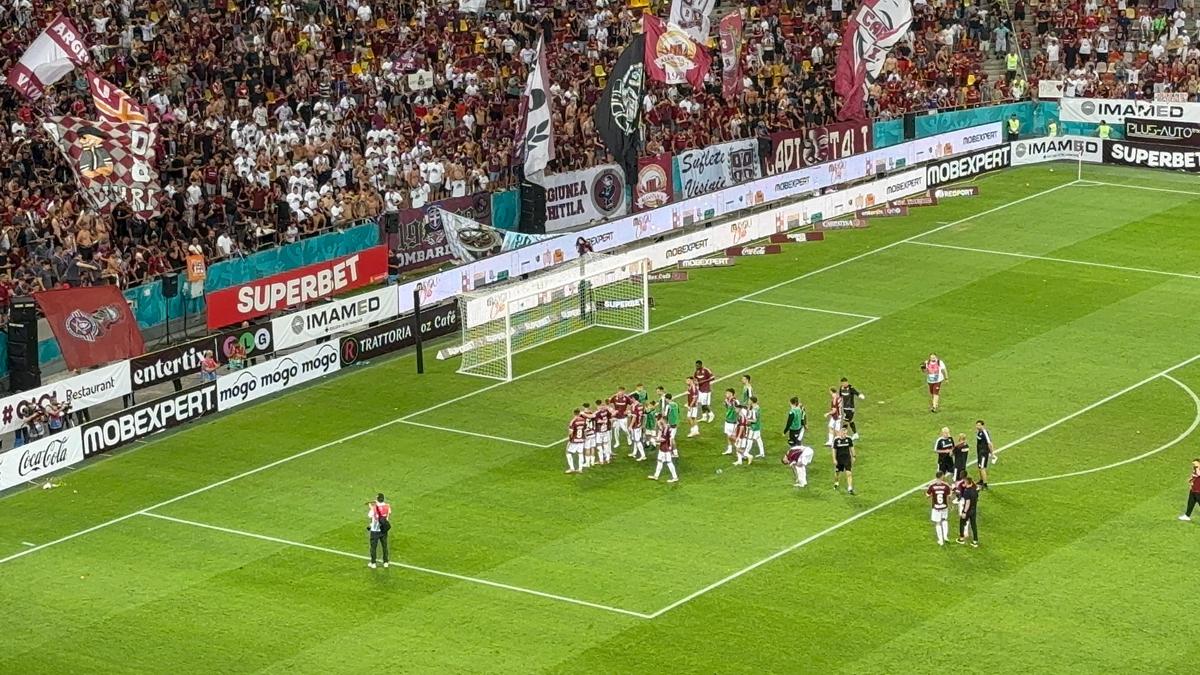 Ce s-a întâmplat pe teren, imediat după nebunia din Rapid - FCSB